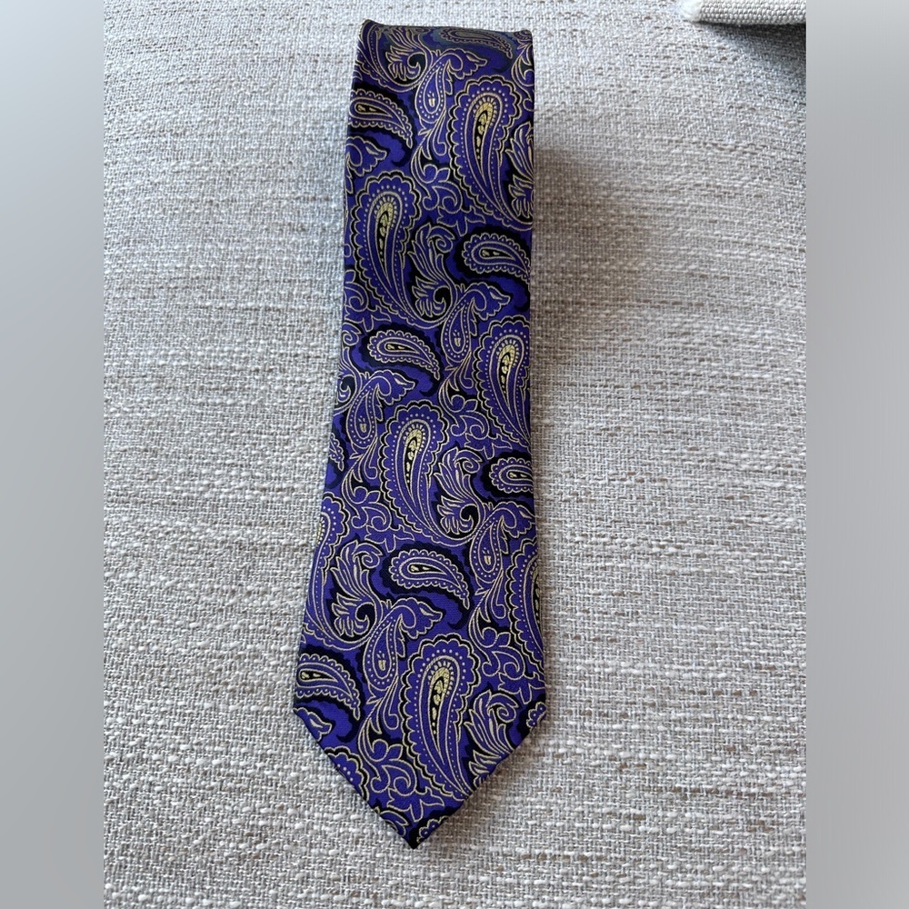 🖤 ST. Latrictr tie Color: purple, blue, yellow, black